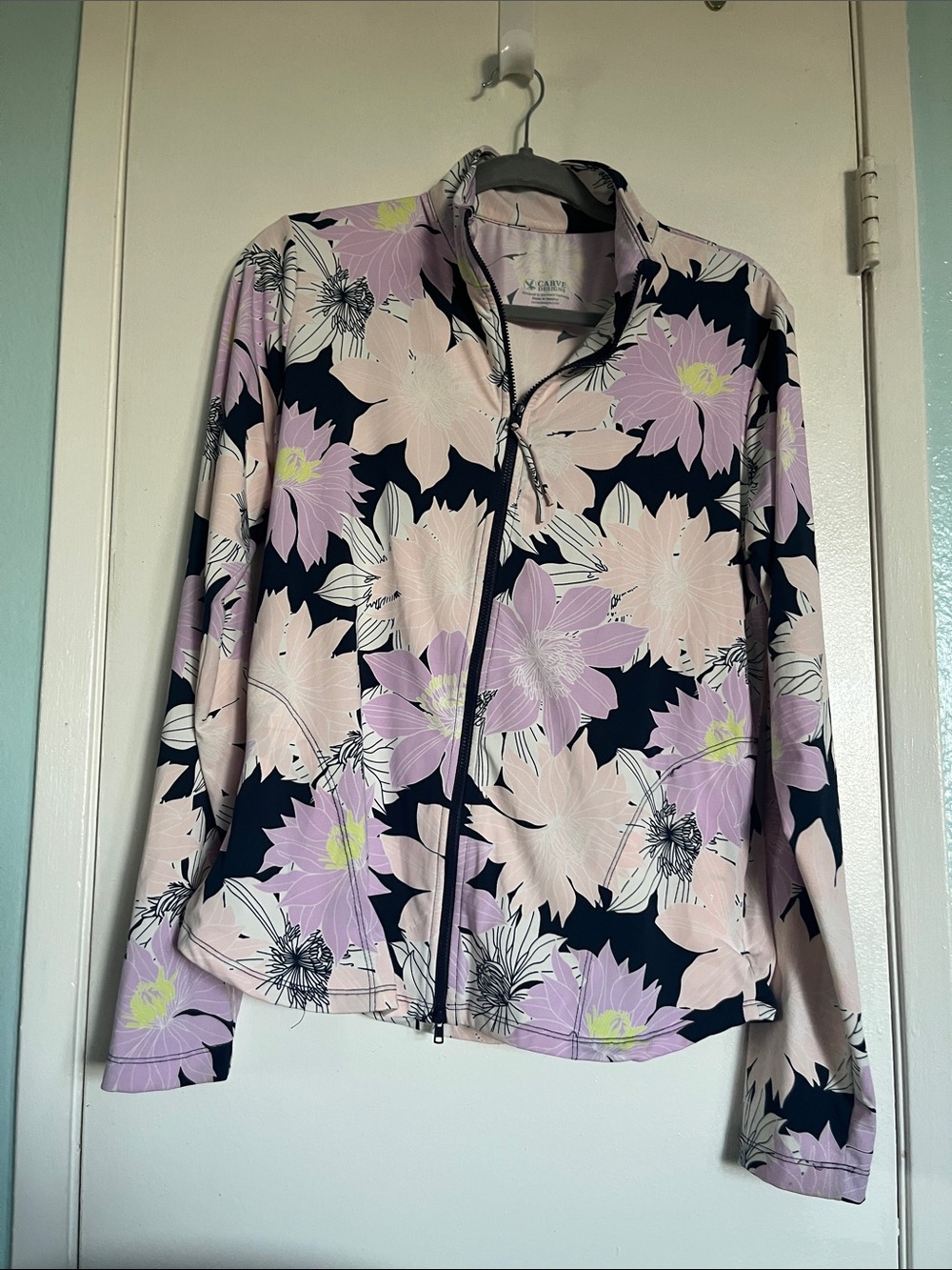 Carve jacket/rash guard size XL